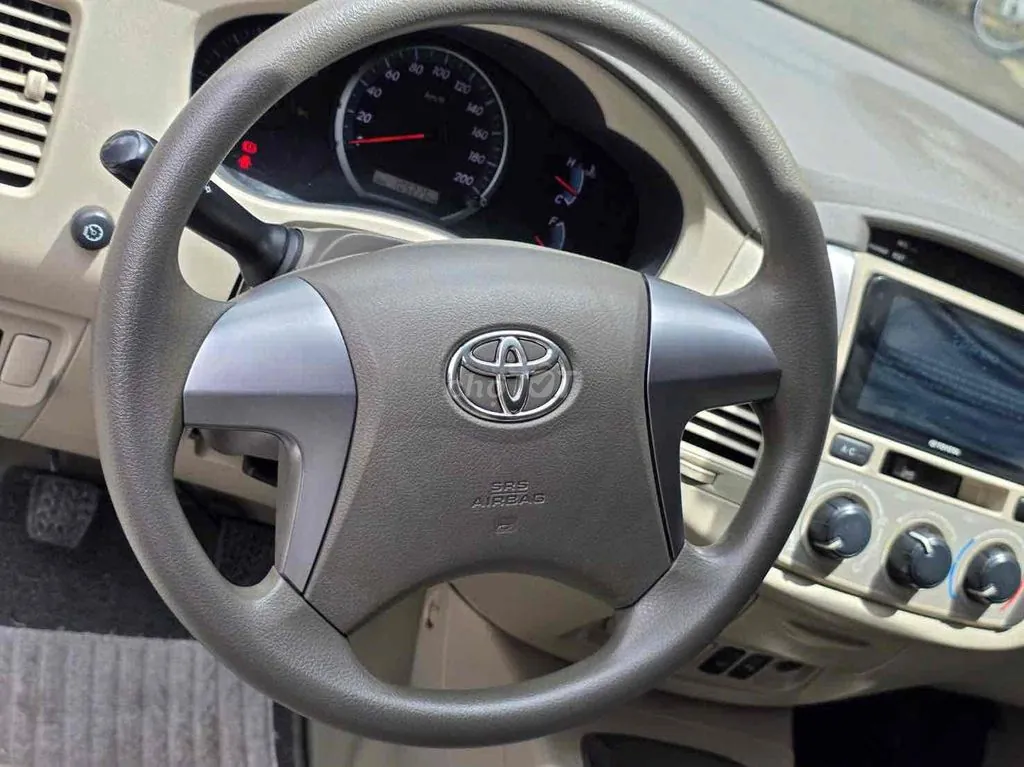Toyota Innova photo 4