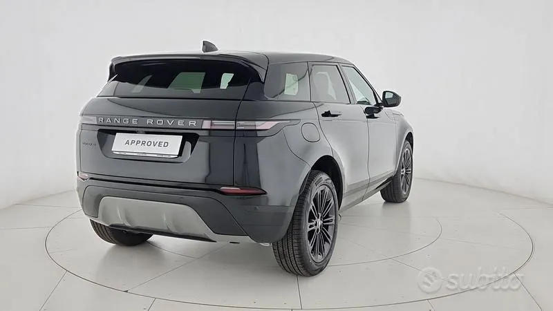 Land Rover Range Rover Evoque 2026 photo 2