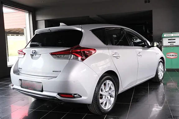 Toyota Auris 2018 photo 3
