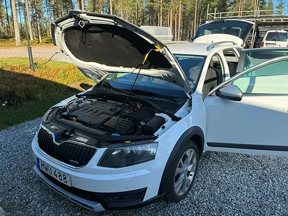 Skoda Octavia Scout 2015 photo 2