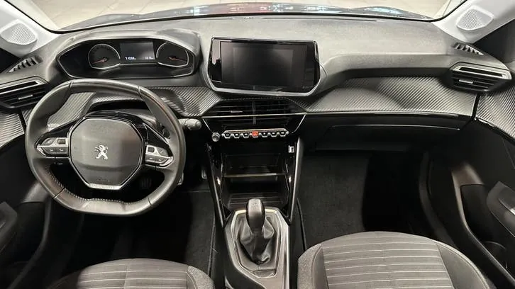 Peugeot 208 2023 photo 3