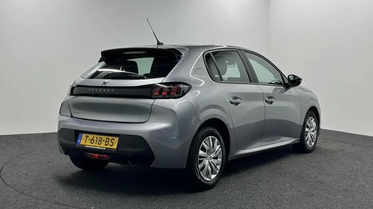 Peugeot 208 2023 photo 2