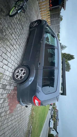 Ford Galaxy 2010 photo 4