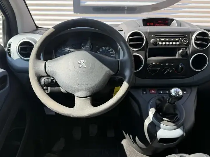 Peugeot Partner Tepee 2012 photo 2