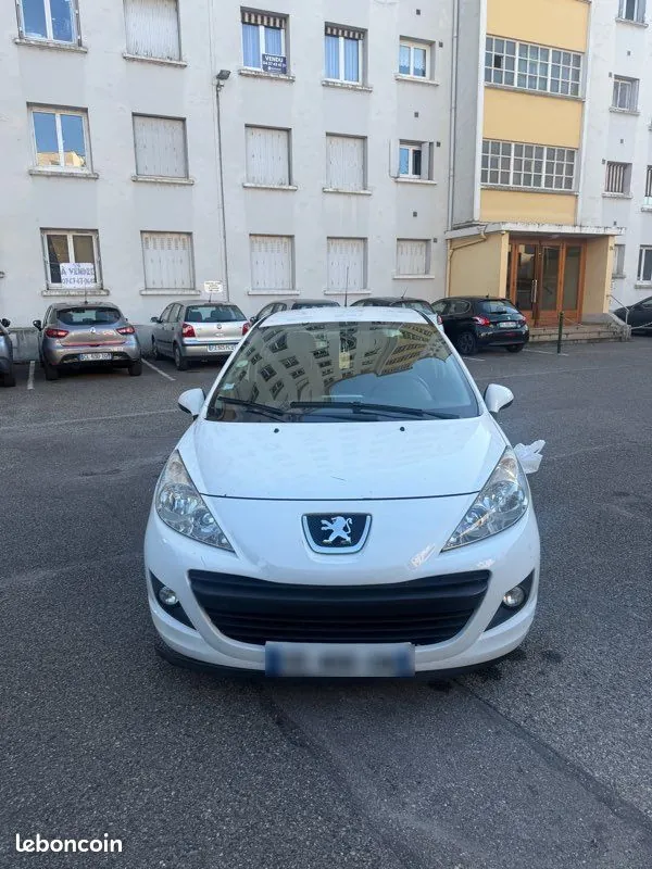 Peugeot 207 2012 photo 2