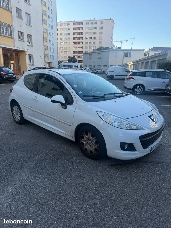 Peugeot 207 2012 photo 3