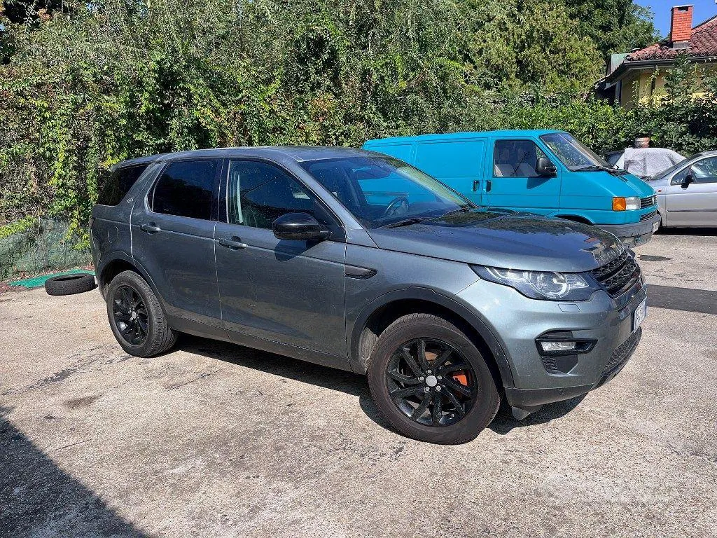 Land Rover Discovery Sport 2016 photo 2