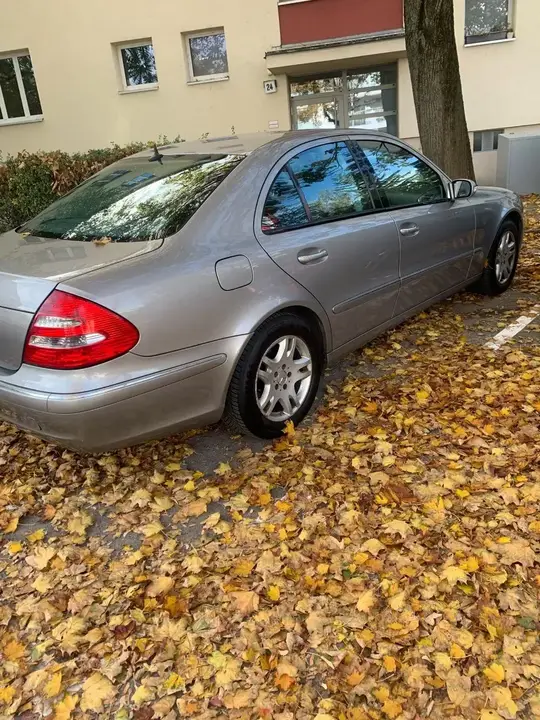 Mercedes-Benz E-Class 2005 photo 2