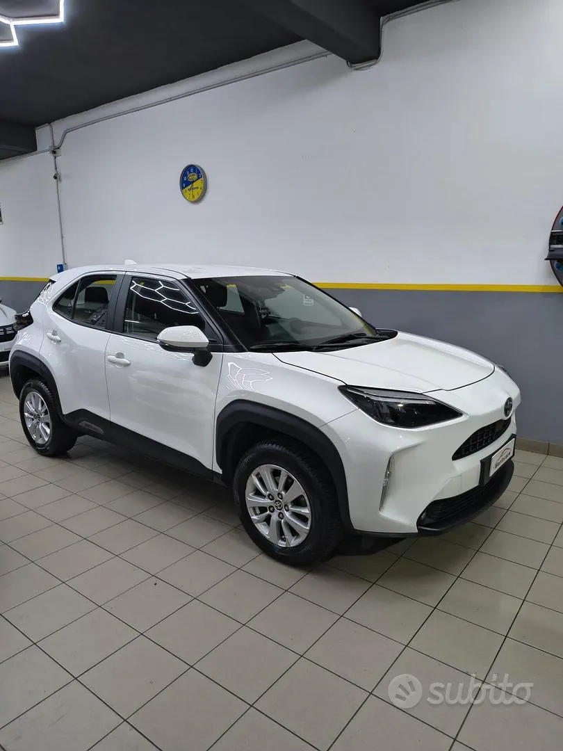 Toyota Yaris 2022 photo 2
