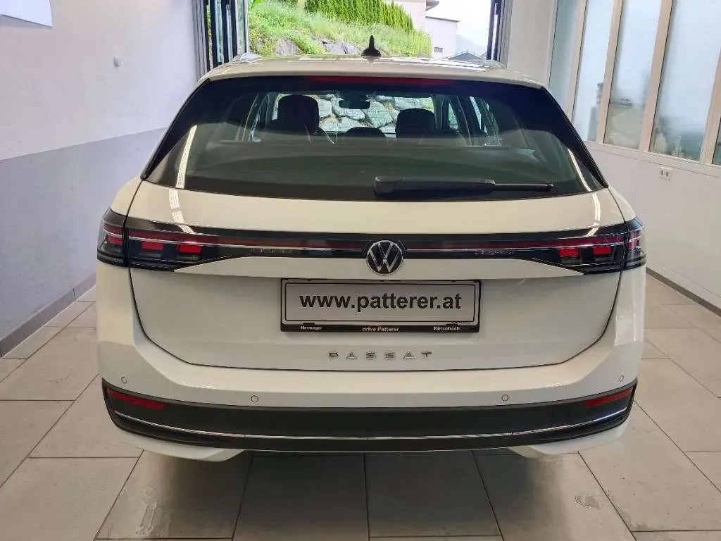 Volkswagen Passat 2024 photo 3