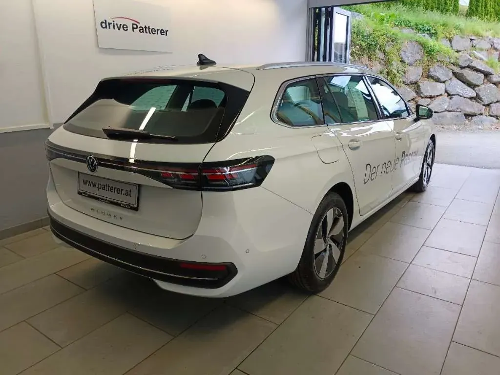 Volkswagen Passat 2024 photo 2