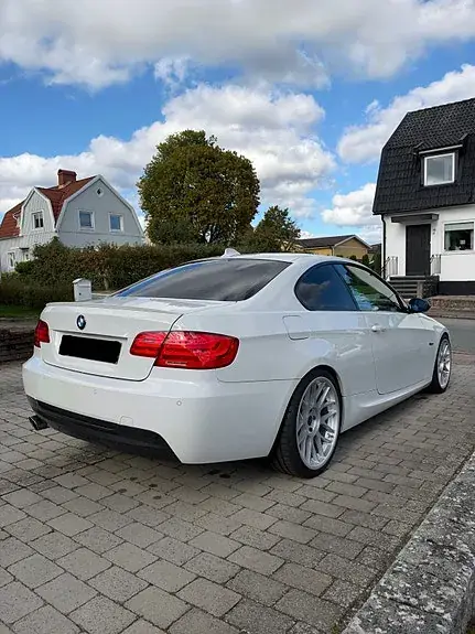 BMW 330D 2010 photo 3