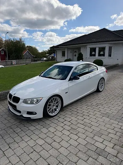 BMW 330D 2010 photo 2