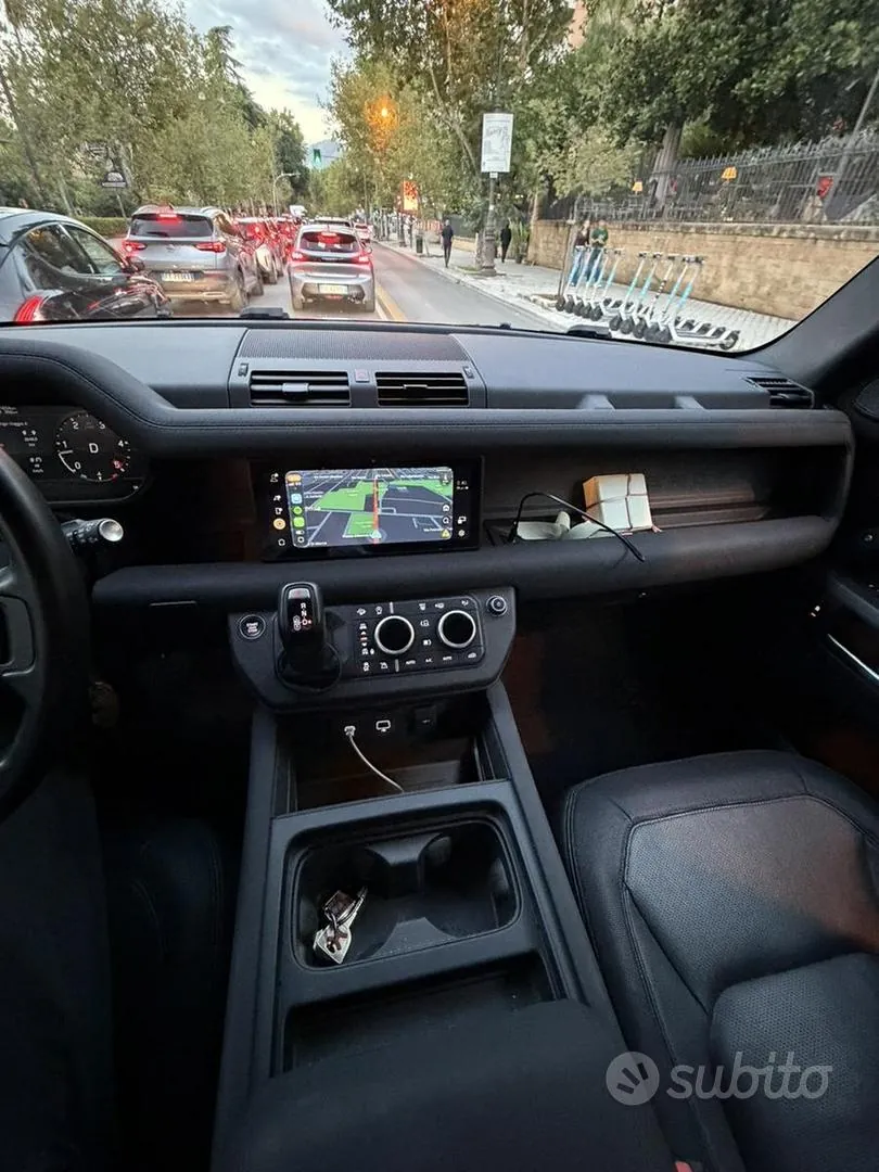 Land Rover Defender 2023 photo 5