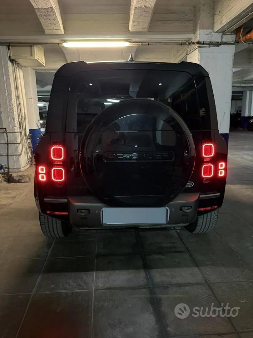 Land Rover Defender 2023 photo 2