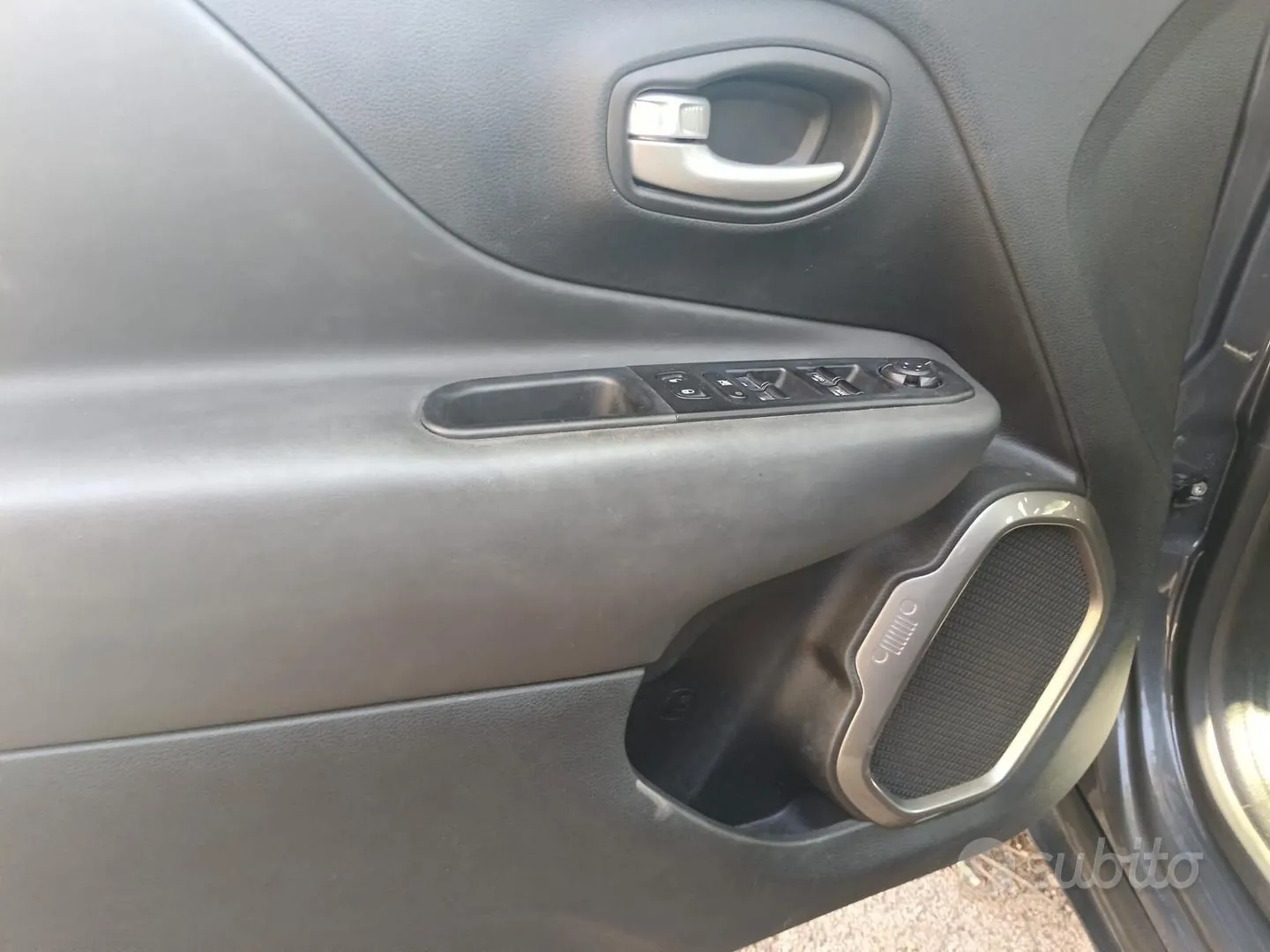 Jeep Renegade 2023 photo 3