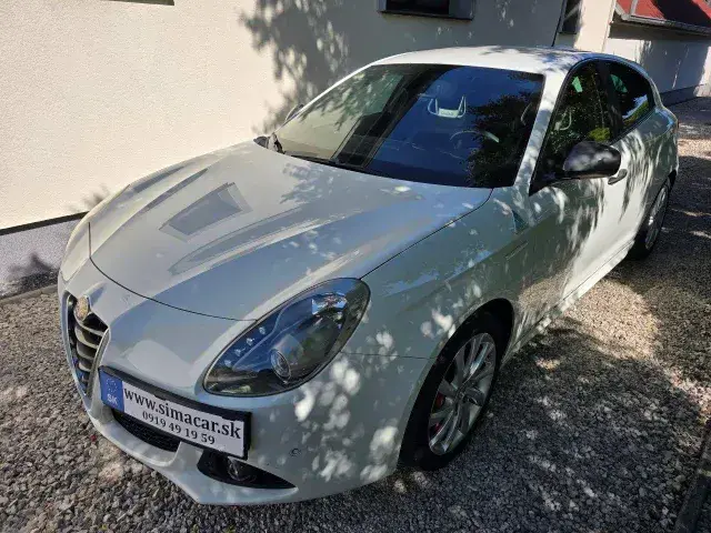 Alfa Romeo Giulietta 2014 photo 3