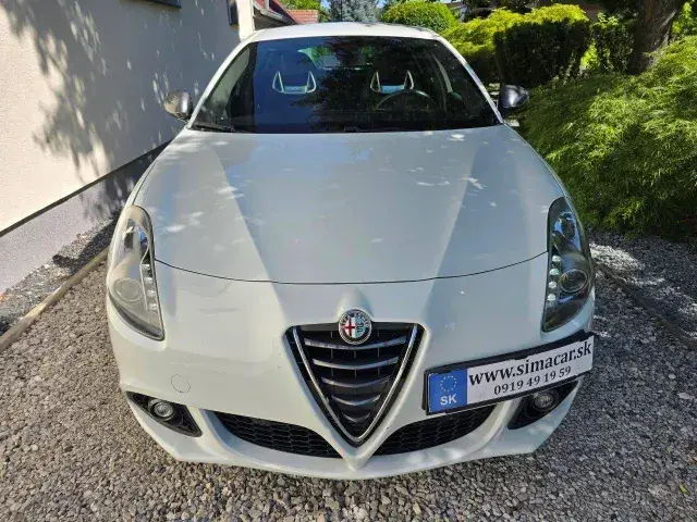 Alfa Romeo Giulietta 2014 photo 4
