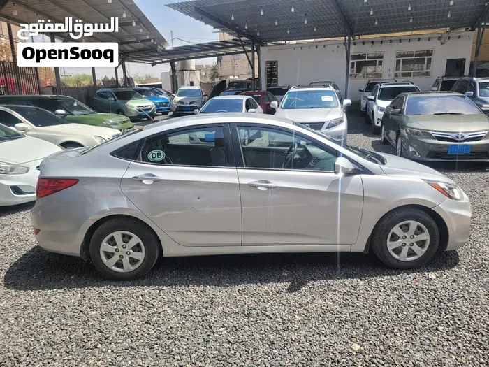 Hyundai Accent 2012 photo 4