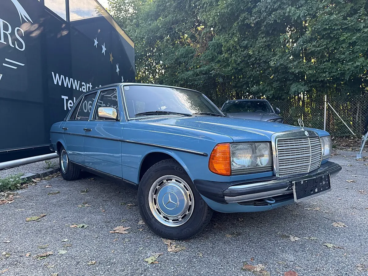 Mercedes-Benz 230 1979 photo 3