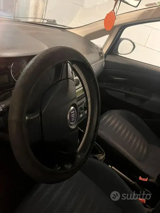 Fiat Punto 2009 photo 4