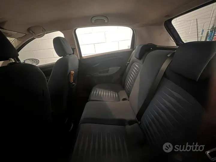 Fiat Punto 2009 photo 2