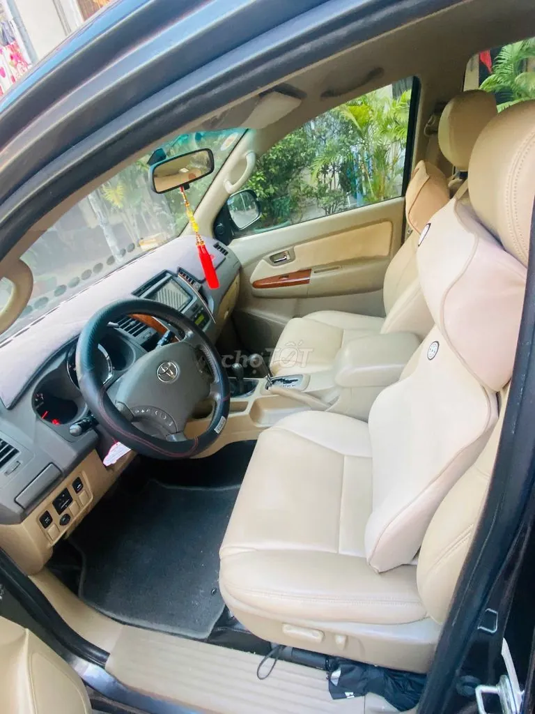 Toyota Fortuner 2010 photo 3