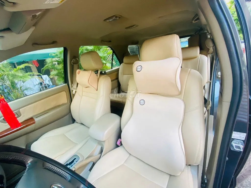 Toyota Fortuner 2010 photo 4