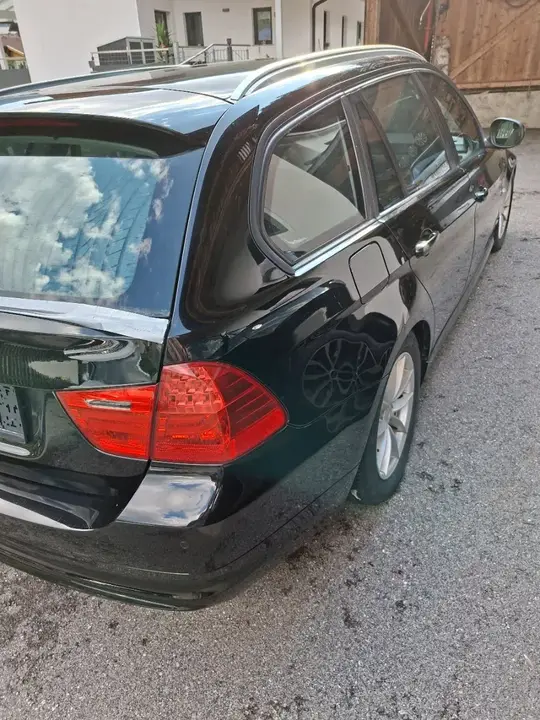BMW 3 Series 2010 photo 3