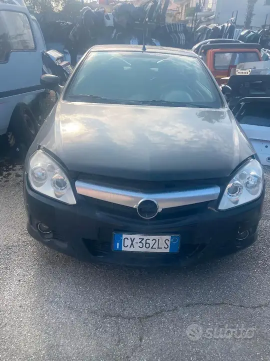 Opel Tigra Twintop 2005 photo 4