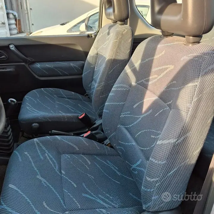 Suzuki Jimny 2002 photo 3