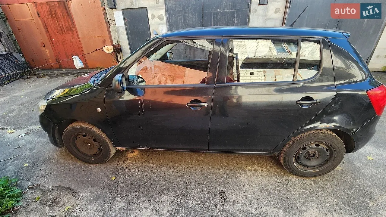Skoda Fabia 2013 photo 4