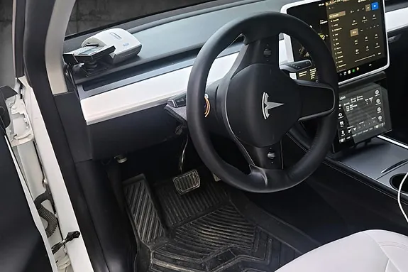 Tesla Model Y 2024 photo 5