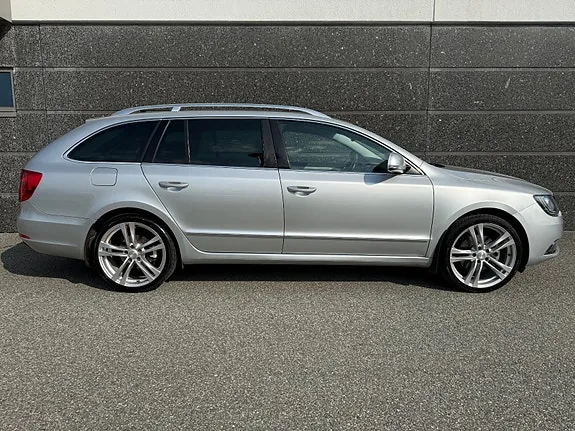 Skoda Superb 2015 photo 2