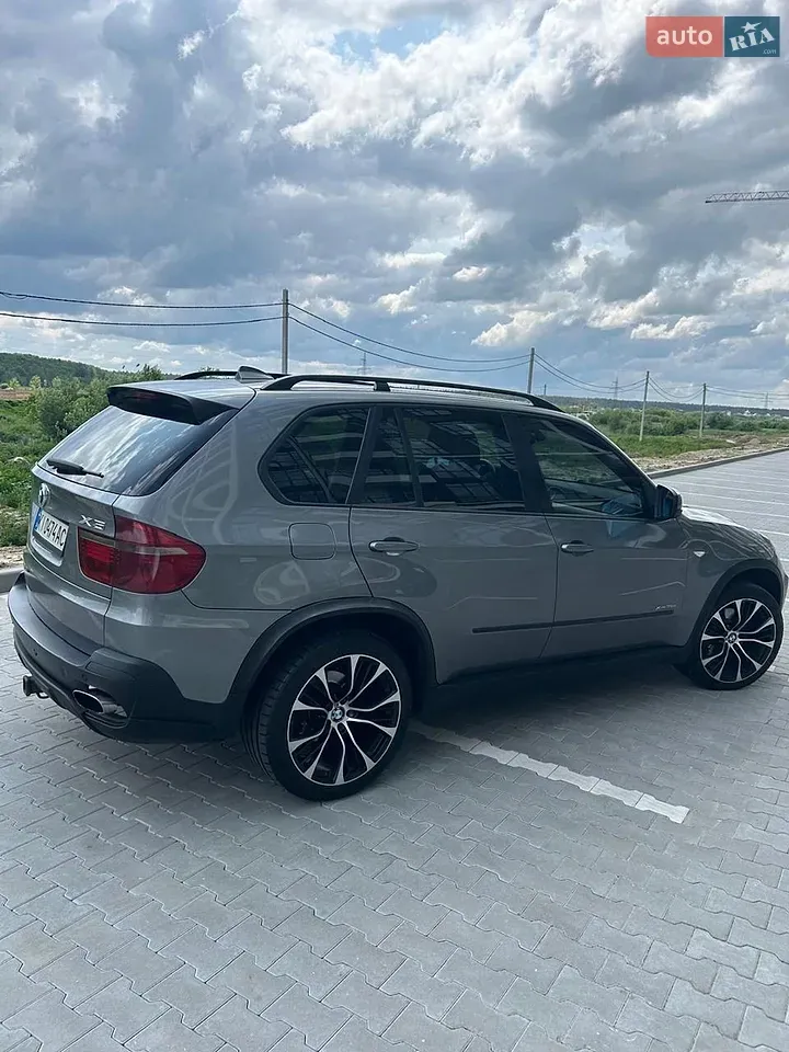 BMW X5 2010 photo 2