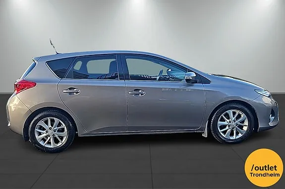 Toyota Auris 2014 photo 5