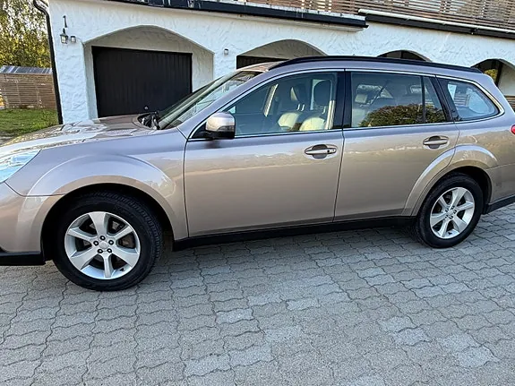 Subaru Outback 2013 photo 2