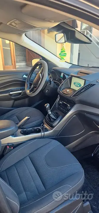 Ford Kuga 2015 photo 2
