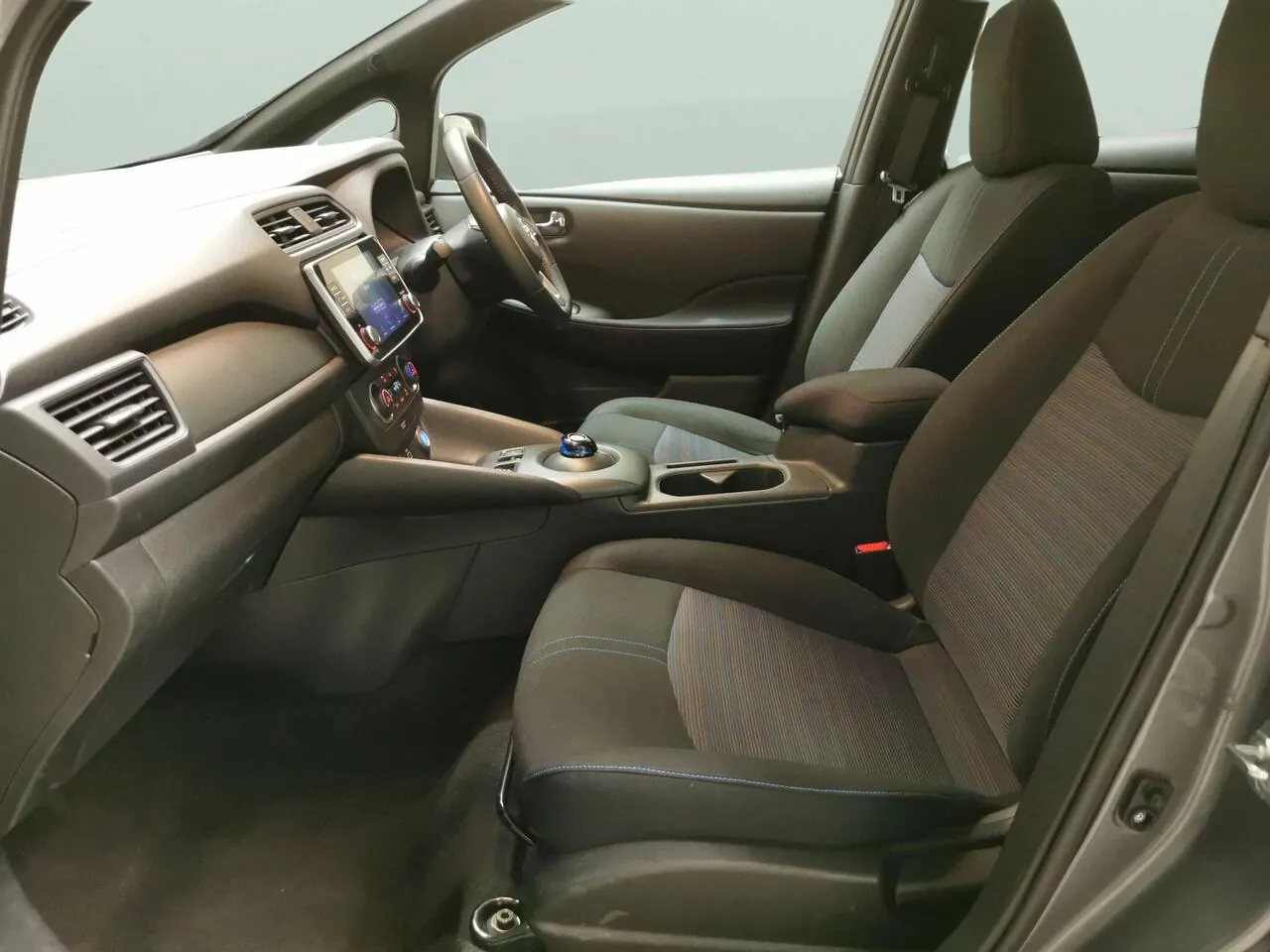 Nissan Leaf 2023 photo 4