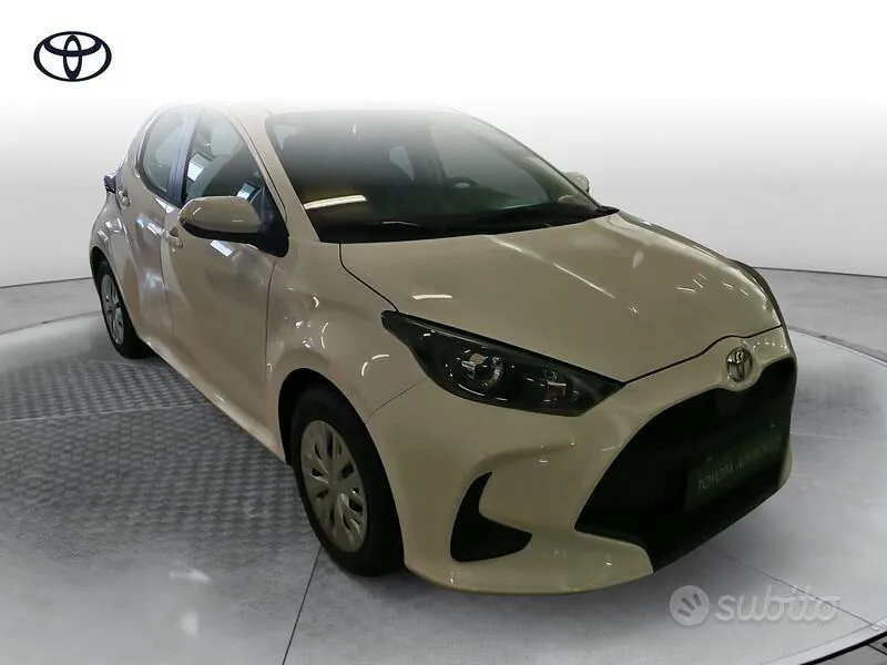 Toyota Yaris Hybrid 2026 photo 2