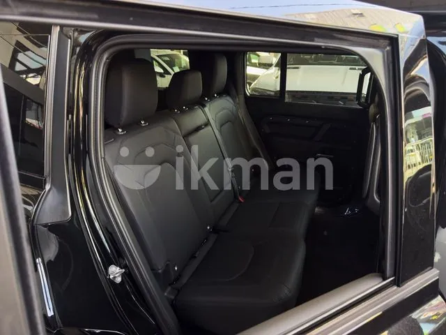 Land Rover Defender 2026 photo 4
