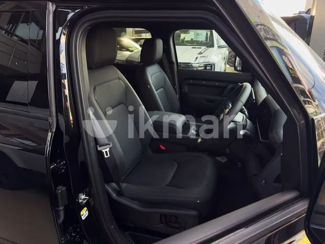 Land Rover Defender 2026 photo 3