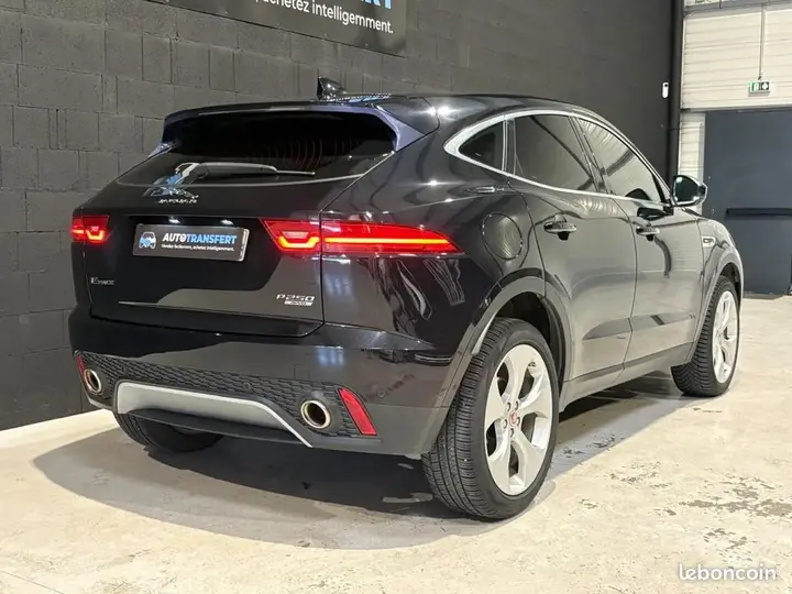 Jaguar E-Pace 2019 photo 2
