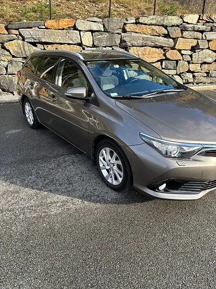 Toyota Auris 2017 photo 2