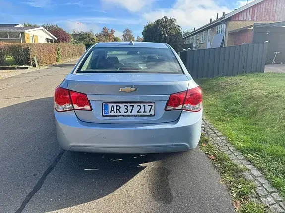 Chevrolet Cruze 2011 photo 2