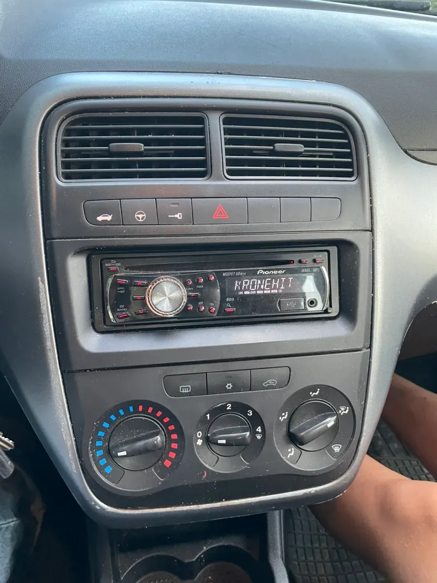 Fiat Grande Punto 2009 photo 2