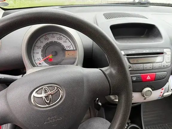 Toyota Aygo 2012 photo 5