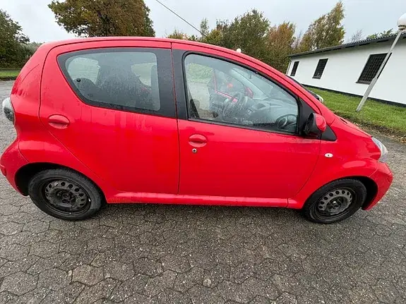 Toyota Aygo 2012 photo 2