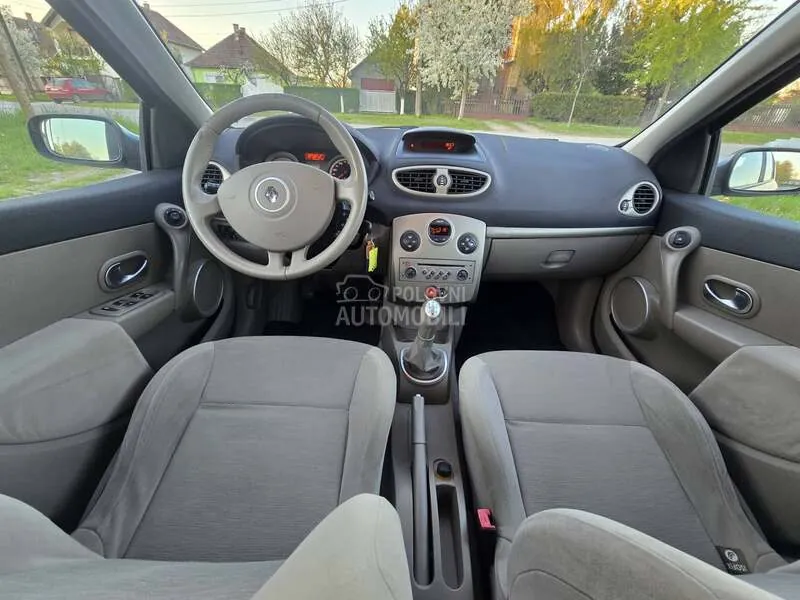 Renault Clio 2006 photo 2