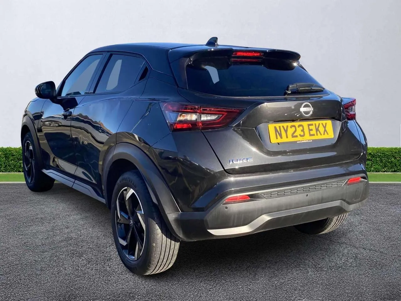 Nissan Juke 2023 photo 2